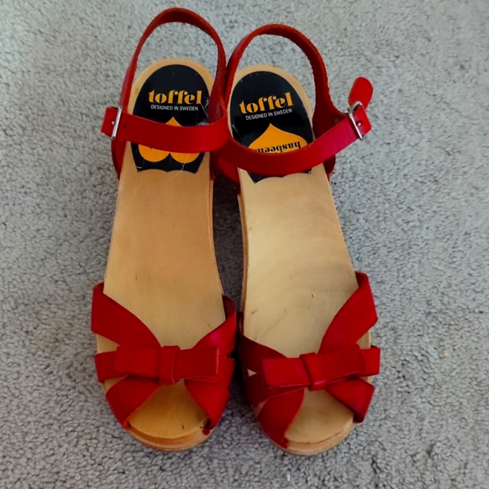 Swedish Hasbeens red leather straps clogs, size 37